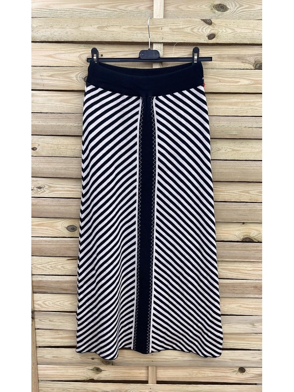 Falda de rayas diagonales y vivo liso central