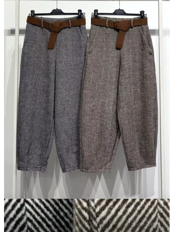 Pantalon de espigas con cinturón y pinza en bajo