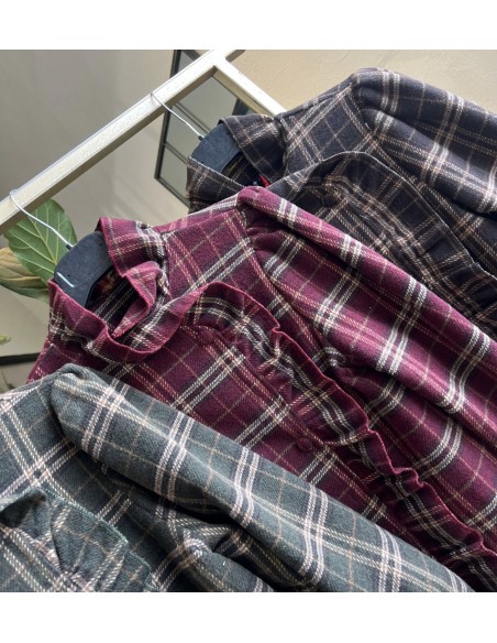 Chaqueta cuadros de paño con volantito