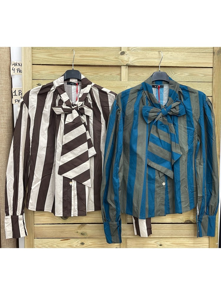 Camisa de rayas con lazada