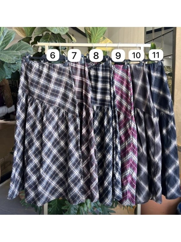 Falda cuadros corte diagonal en cadera 2