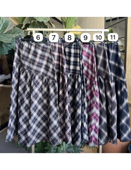 Falda cuadros corte diagonal en cadera