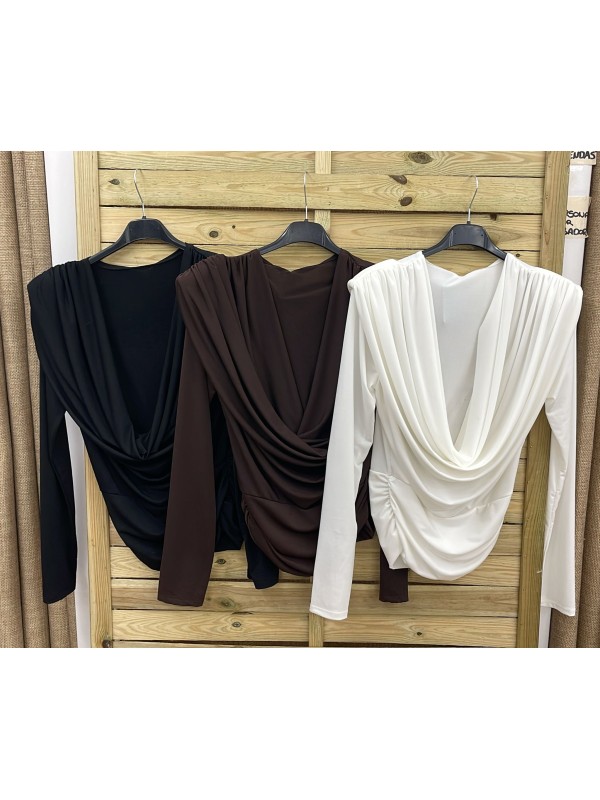 Top punto de lycra con hombreras y escote cascada