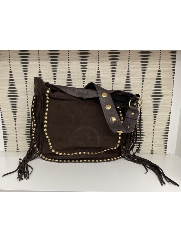 Maxi bolso con tachuelas y flecos