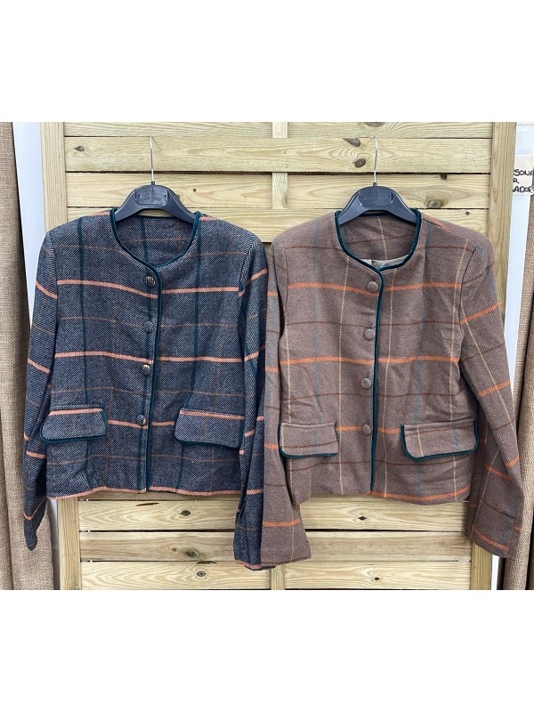 Chaqueta multicuadros con vivo