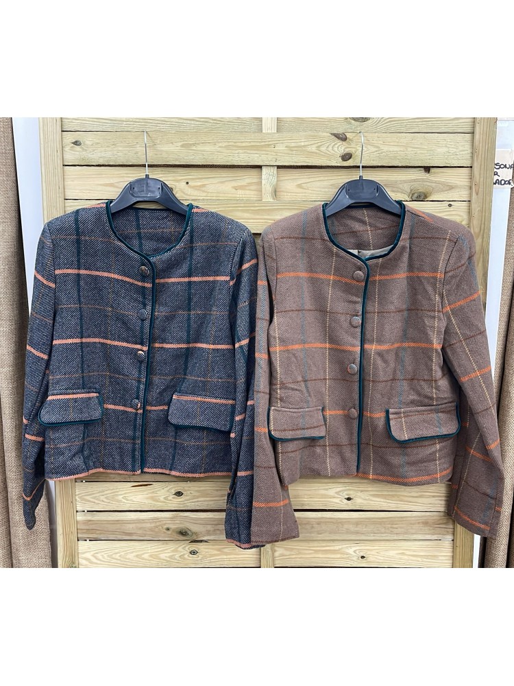 Chaqueta multicuadros con vivo