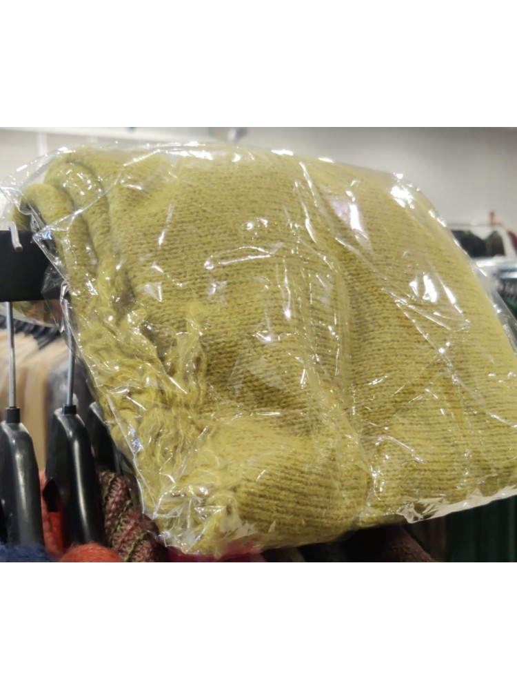 Poncho de pico con flecos