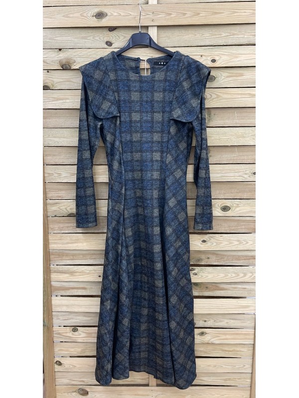Vestido midi de cuadros con capita en hombros