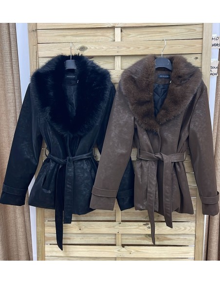 Abrigo con solapa de pelo y cinturón