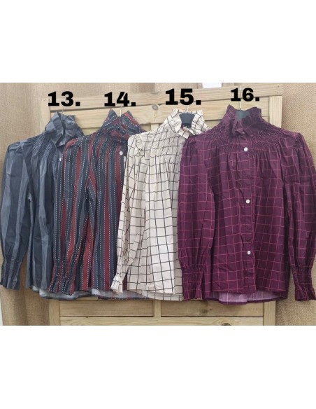 Camisa estampada con cuello alto fruncido