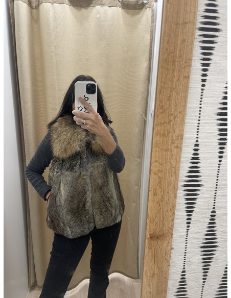 Chaleco de pelo natural con cuello corto