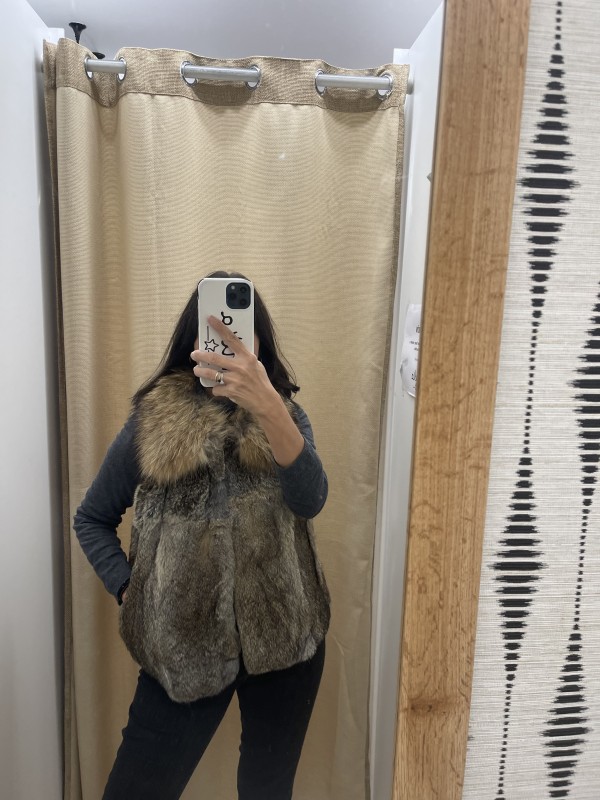 Chaleco de pelo natural con cuello corto 2