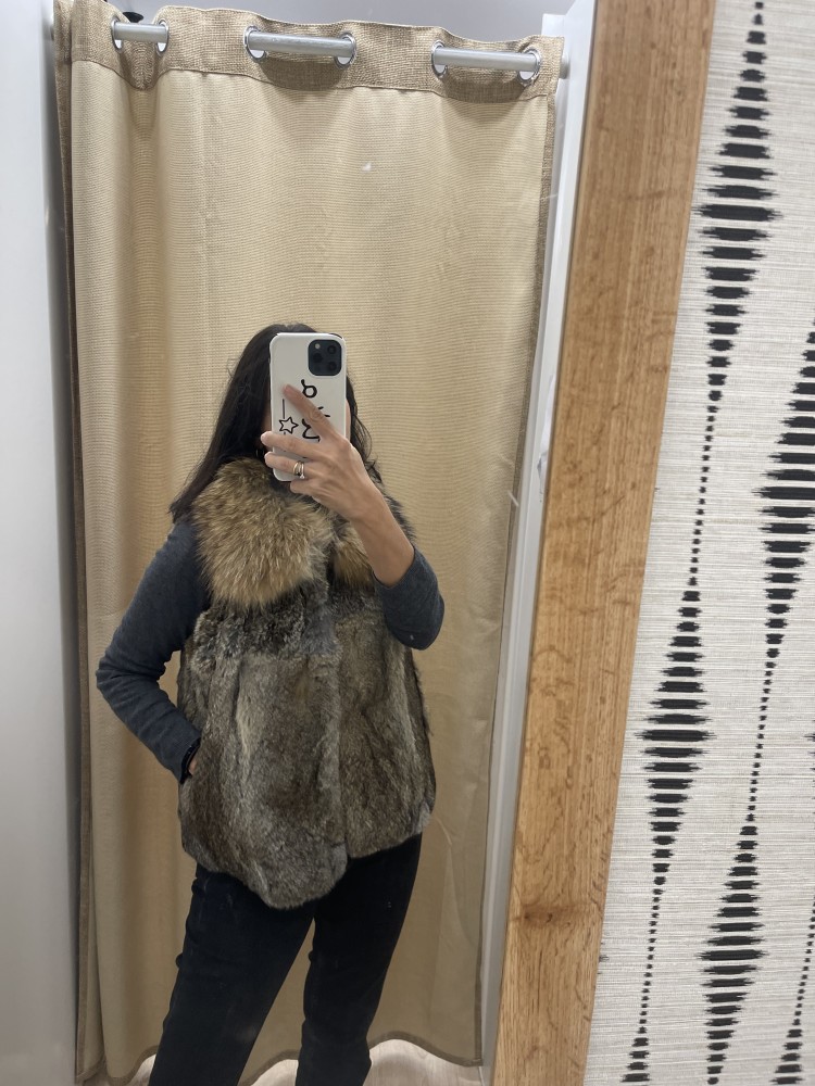 Chaleco de pelo natural con cuello corto