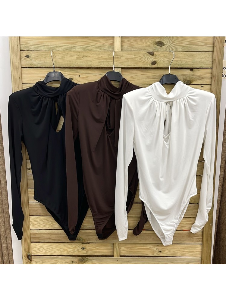 Body con hombreras y abertura en escote