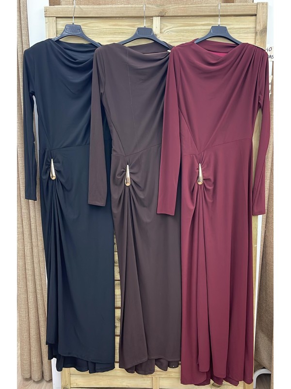 Vestido largo con broche en cintura