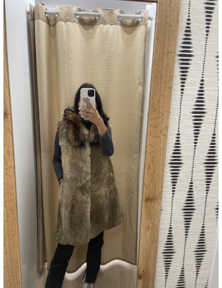 Chaleco de pelo natural con cuello largo