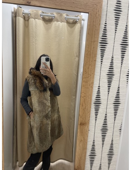 Chaleco de pelo natural con cuello largo