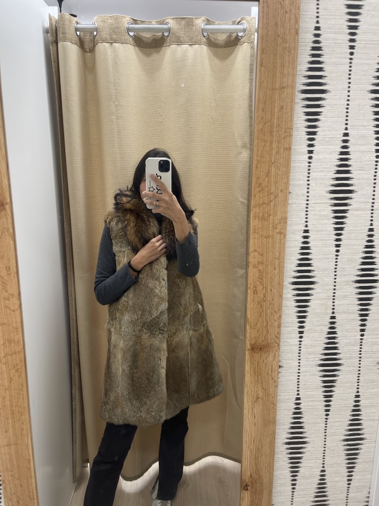 Chaleco de pelo natural con cuello largo