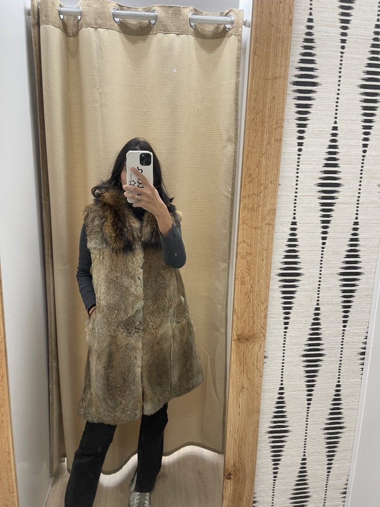 Chaleco de pelo natural con cuello largo