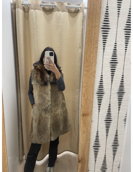 Chaleco de pelo natural con cuello largo