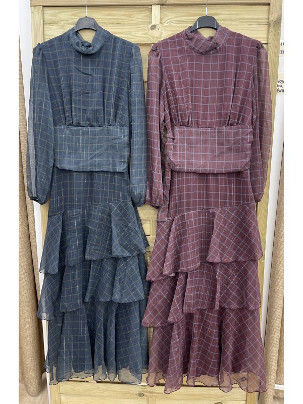 Vestido de cuadros con fajin y triple volante