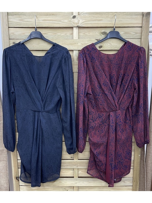 Vestido corto estampado con corte en cintura