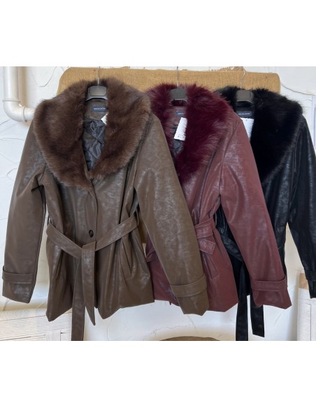 Abrigo con solapa de pelo y cinturón