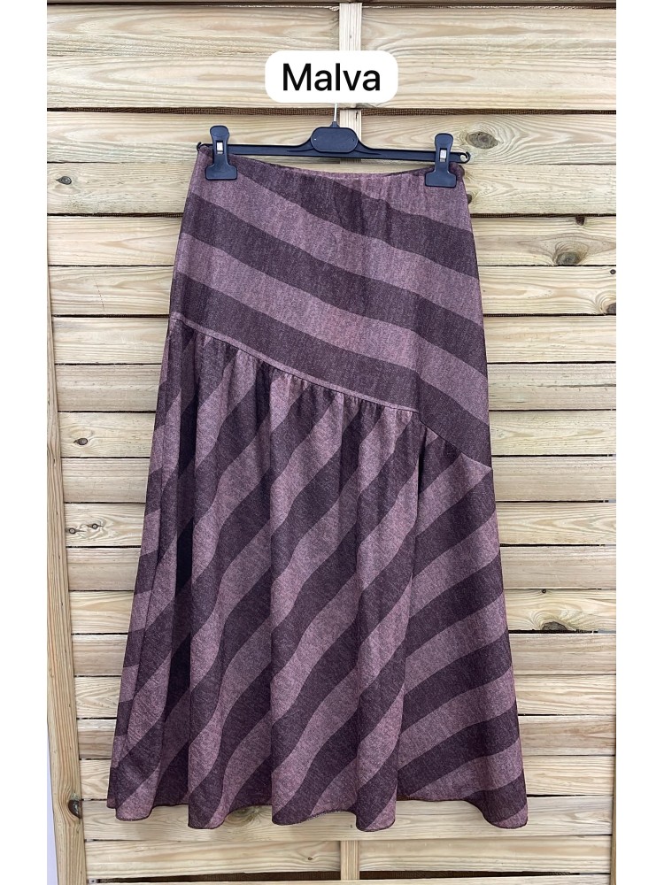 Falda de rayas corte diagonal en cadera