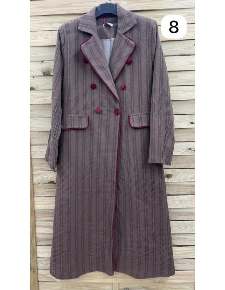 Abrigo largo de cuadros con vivo y botones de terciopelo