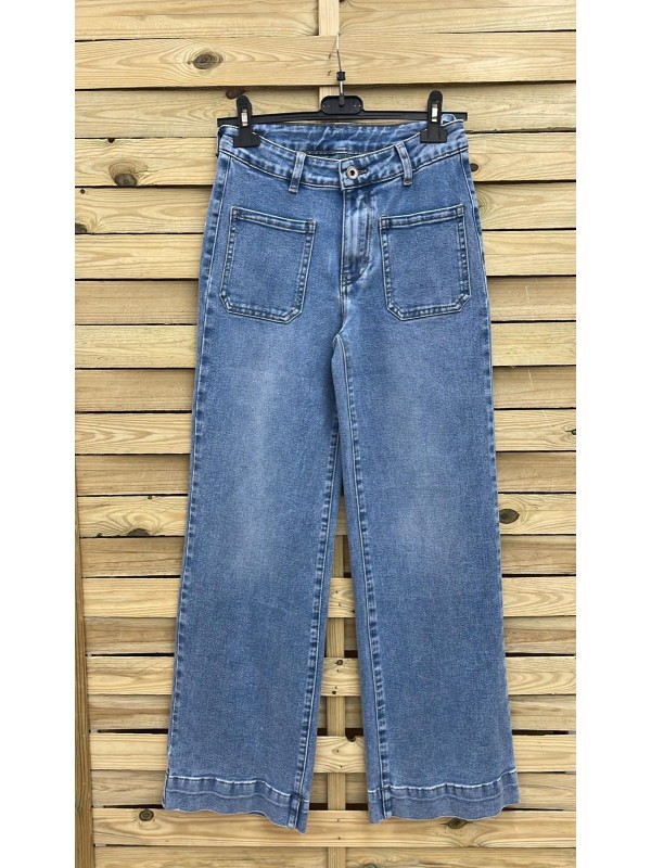 Jeans bolsillo delantero cuadrado