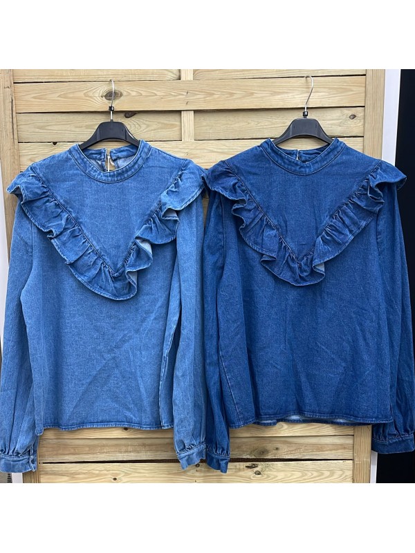 Camisa vaquera con volante delantero en pico