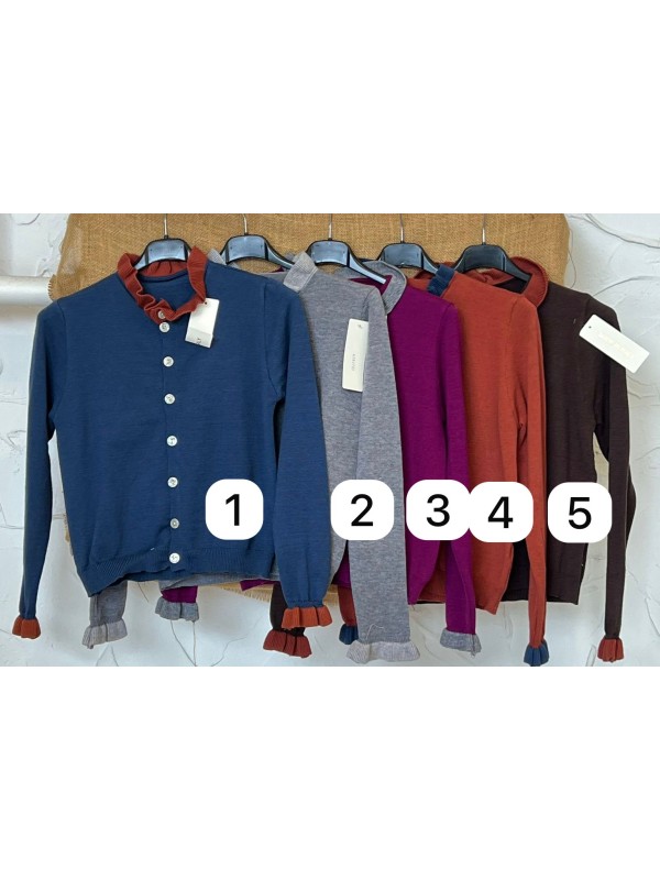 Rebeca bicolor con mini volante en cuello y puños