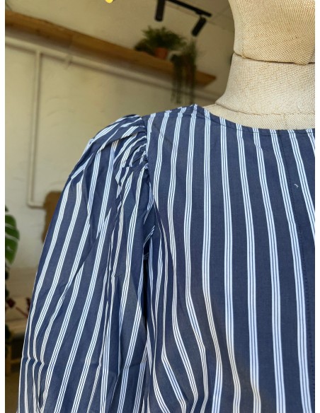 Camisa de rayas con manga francesa abullonada