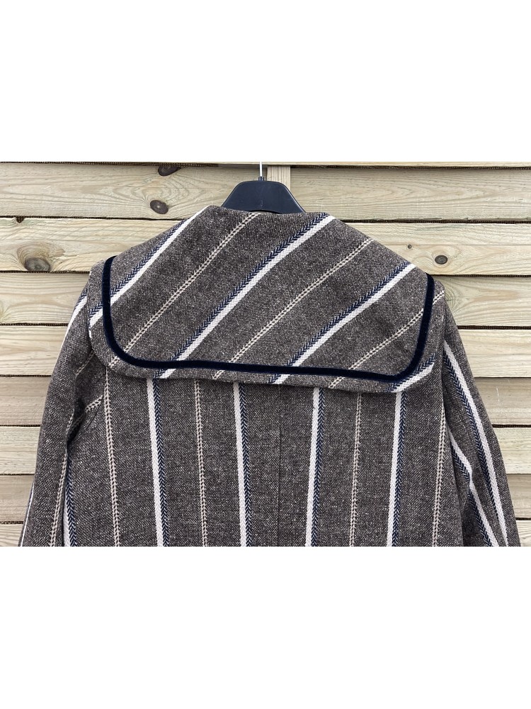 Abrigo largo de rayas con solapa lisa ondulada