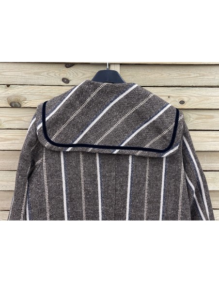 Abrigo largo de rayas con solapa lisa ondulada