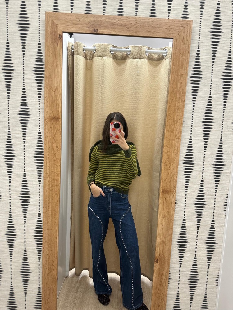 Jeans con tachas delanteras con forma