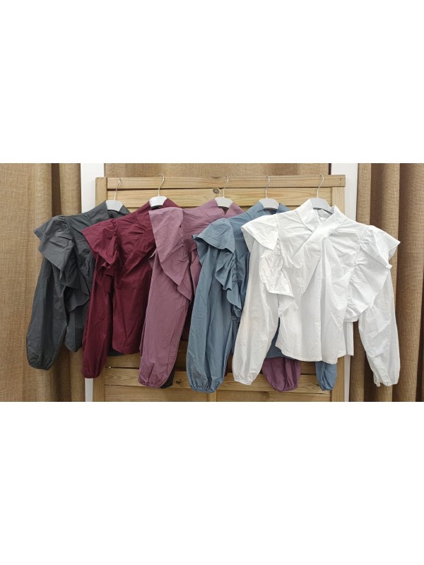 Camisa parte delantera cruzada y doble volante en hombros