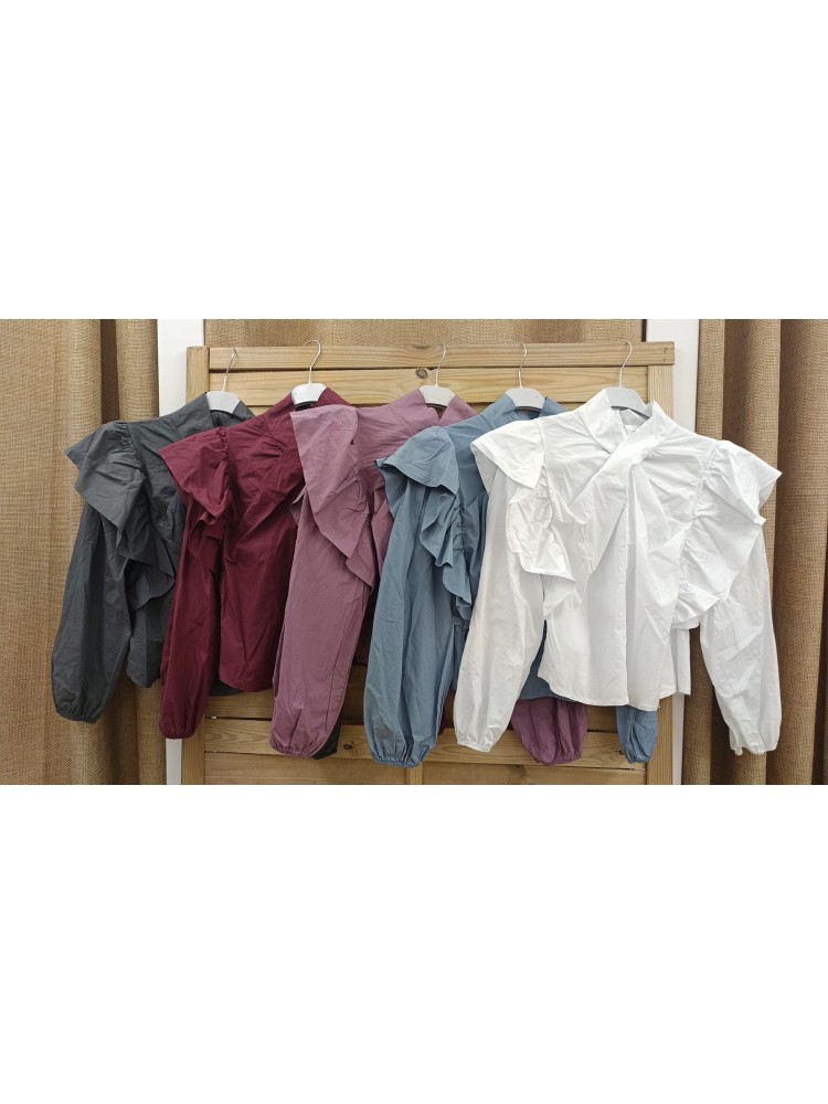 Camisa parte delantera cruzada y doble volante en hombros