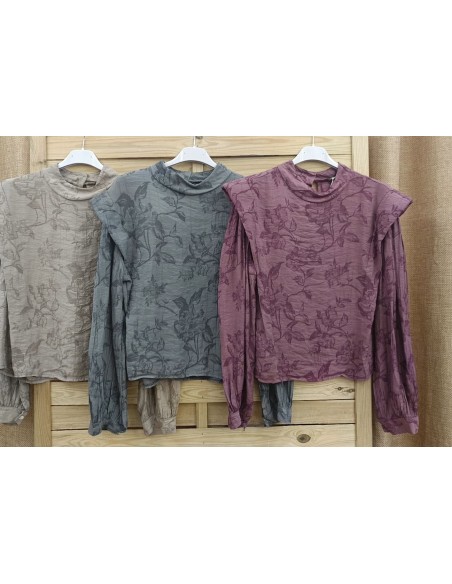 Camisa capita en hombros lisa de flores bordadas