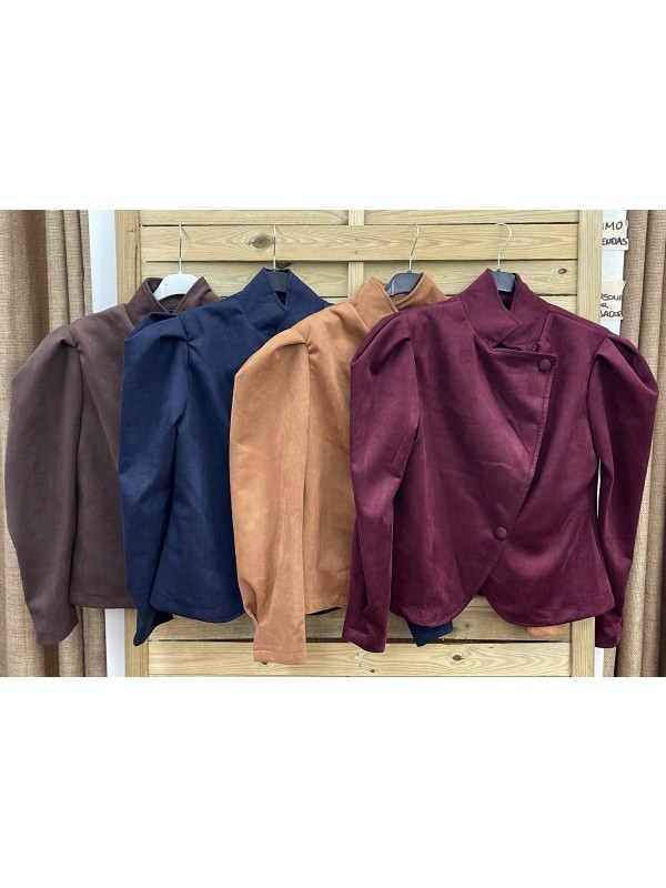 Chaqueta cruzada efecto ante con vuelo en hombros