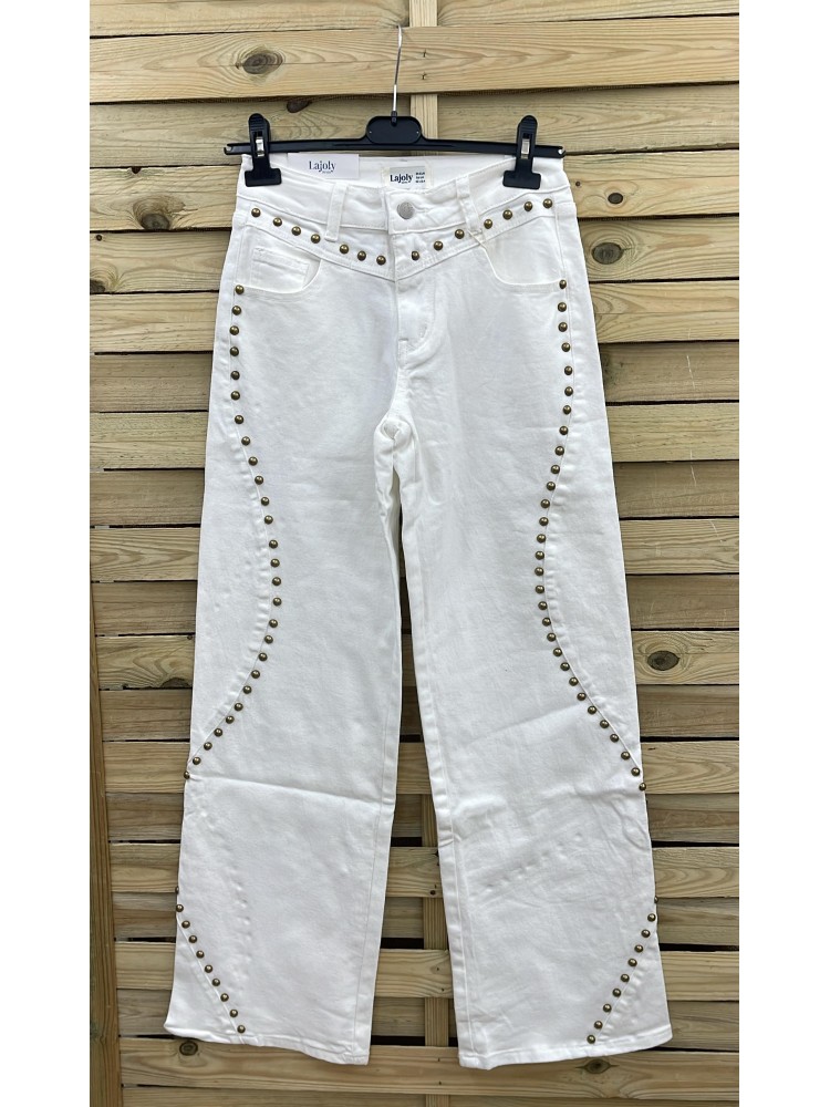 Jeans tachas en cintura y lateral onduladas