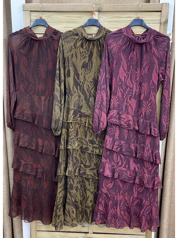 Vestido estampado de gasa con corte en cintura y triple volantito en falda