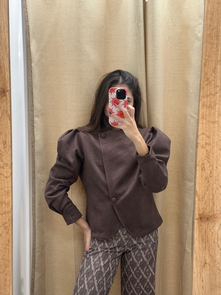 Chaqueta cruzada efecto ante con cuello en hombros