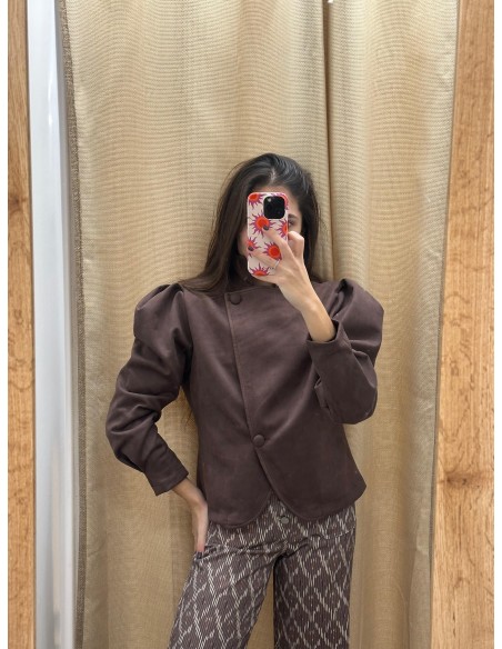 Chaqueta cruzada efecto ante con vuelo en hombros