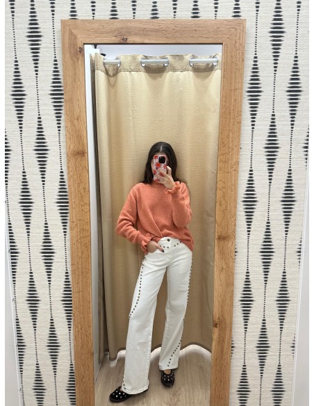 Jeans tachas en cintura y lateral onduladas