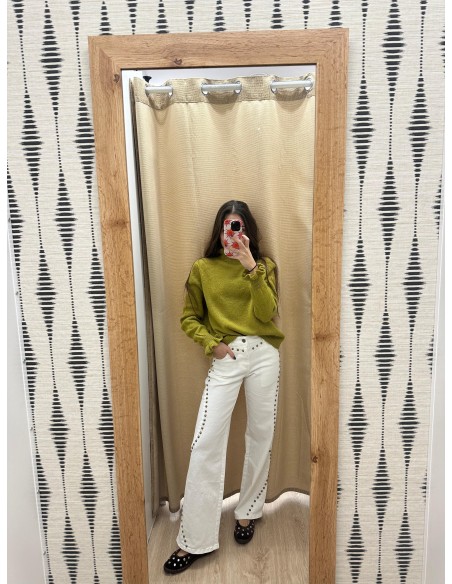 Jeans tachas en cintura y lateral onduladas