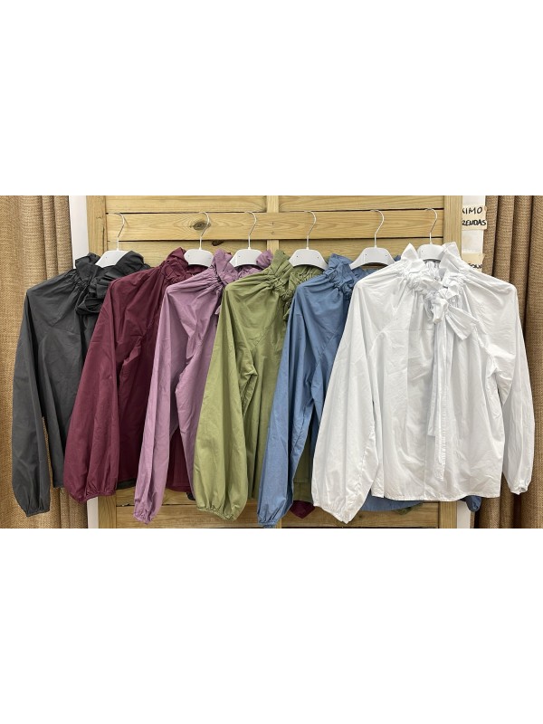 Camisa lisa con frunce y lazada