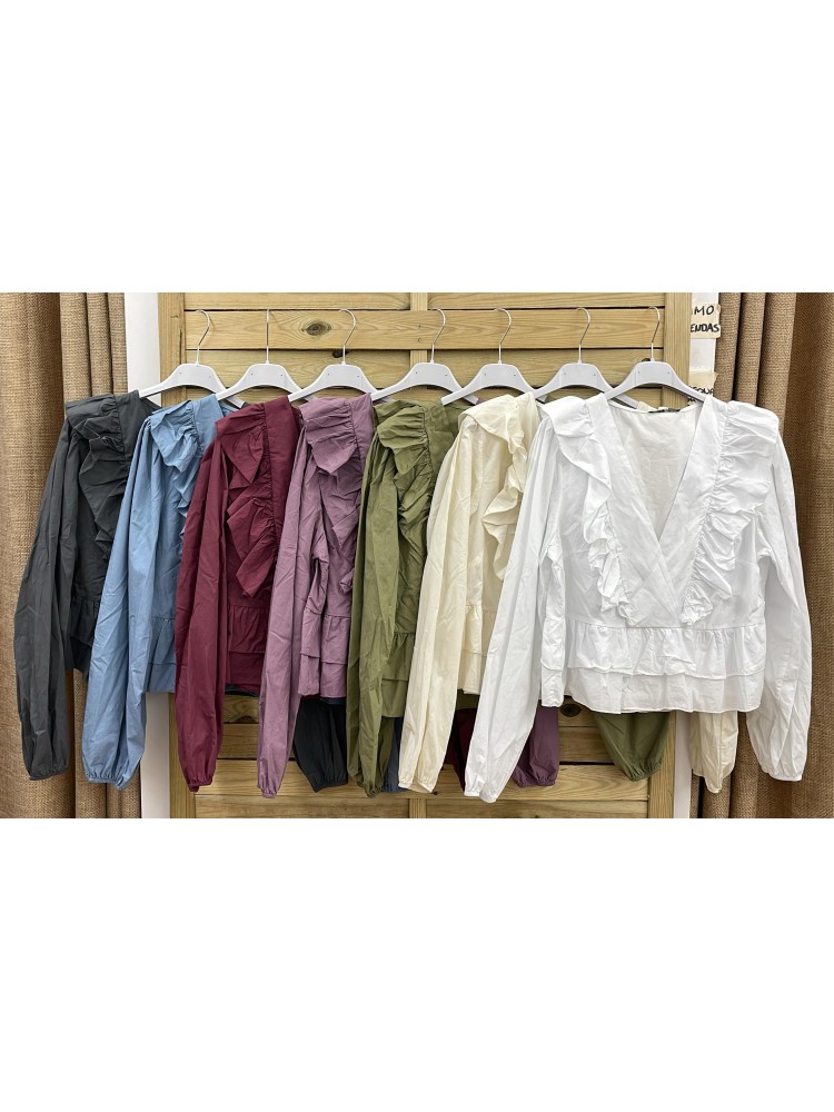 Camisa lisa con escote cruzado en pico y doble volante en cintura