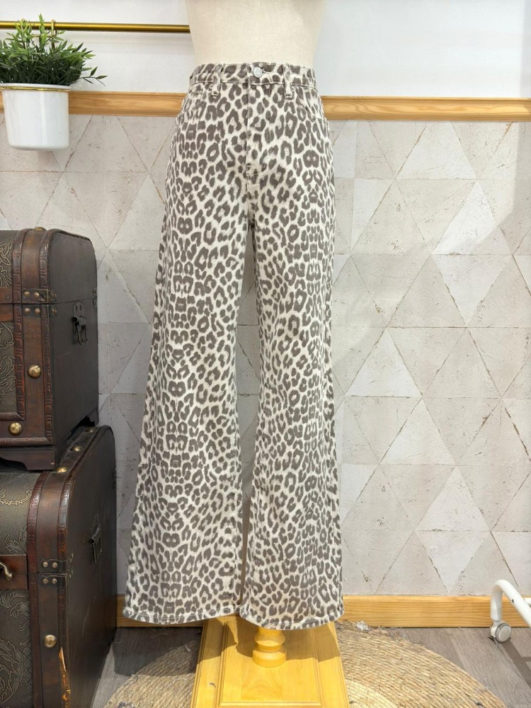 Jeans leopardo acampanado