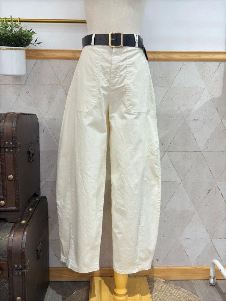 Jeans barrel con cinturón